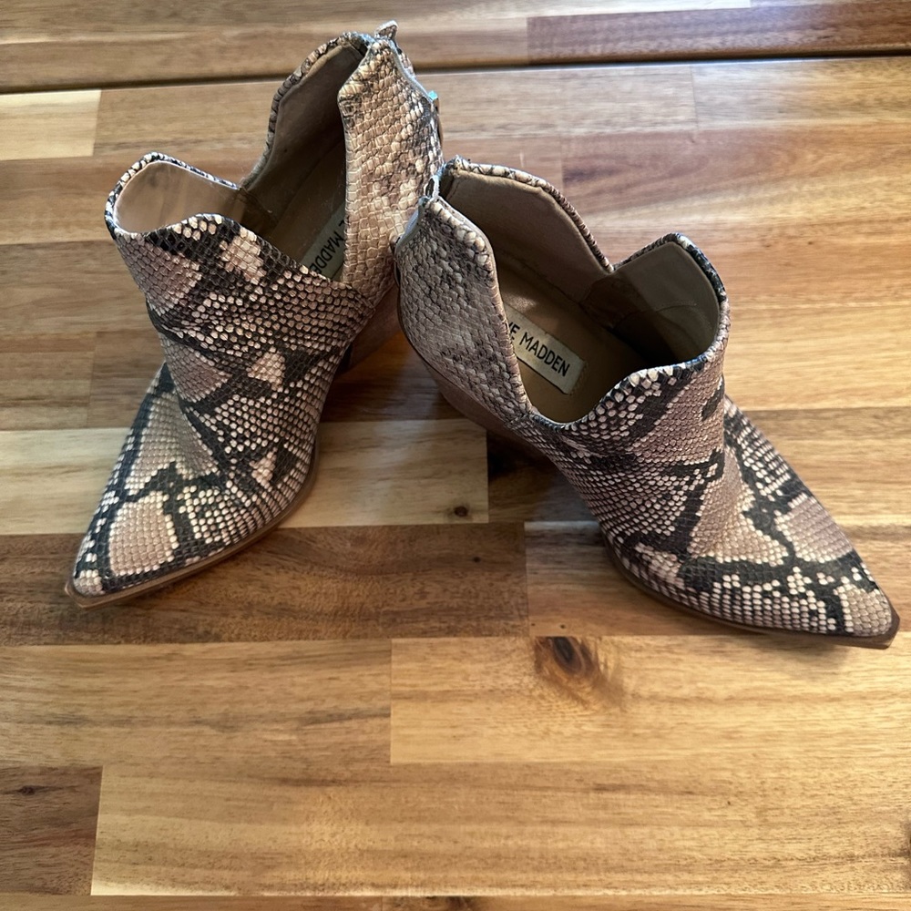 Steve Madden • Tan Snake Camryn Bootie